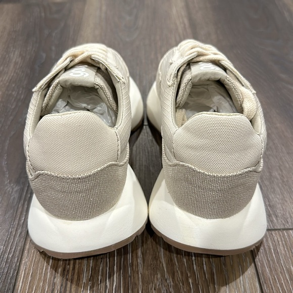 Good News Kook Sneakers Size 7 - Picture 4 of 7